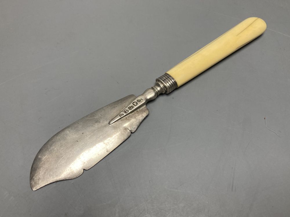 A late Victorian silver mounted ribbed glass match strike, Birmingham, 1896, height 63mm & 3 other items.